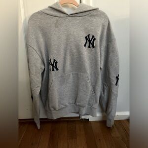 New York Yankee sweatshirt